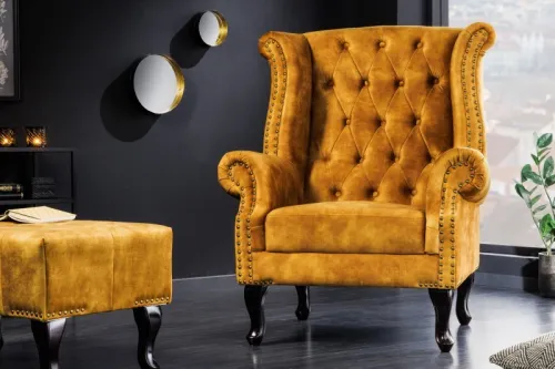 Estila Chesterfield kreslo Cella so zamatovým čalúnením v horčicovo žltej farbe s tmavohnedými masívnymi nožičkami 105cm