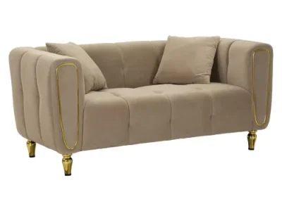 Detail produktu Estila Dizajnová glamour sedačka Celestia so svetlým hnedým zamatovým poťahom a zlatými detailmi 155 cm
