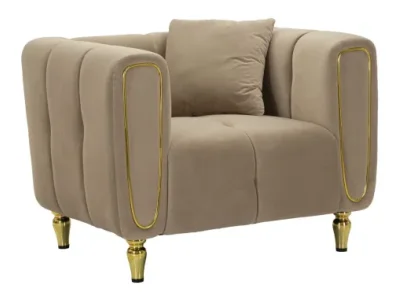 Detail produktu Estila Glamour kreslo Celestia so zamatovým poťahom v svetlo hnedej farbe s vertikálnym prešívaním a zlatými detailmi a vankúšom 97 cm