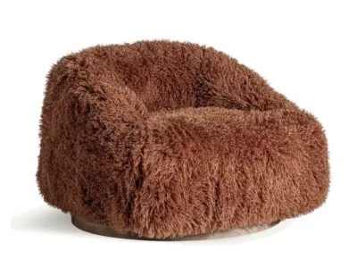 Estila Luxusné glamour kreslo Lavonne s veľkým kožušinovým poťahom a drevenou okrúhlou podstavou 116 cm