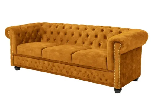 Estila Dizajnová zamatová chesterfield trojmiestna sedačka Maya v horčicovej farbe s okrúhlymi čiernymi nožičkami 205 cm