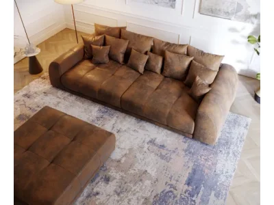 Detail produktu DELIFE Veľká pohovka Violetta 310x135 hnedá vintage taburet vankúš